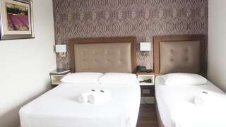 Отели типа «постель и завтрак» St. Judes Lodge B&B Голуэй Трехместный номер-3